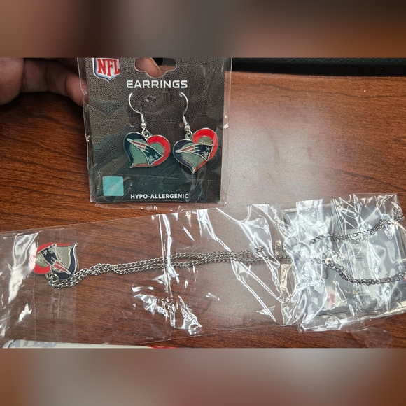 NWT | New England Patriots Wallet and Jewelry Set - Picture 5 of 7